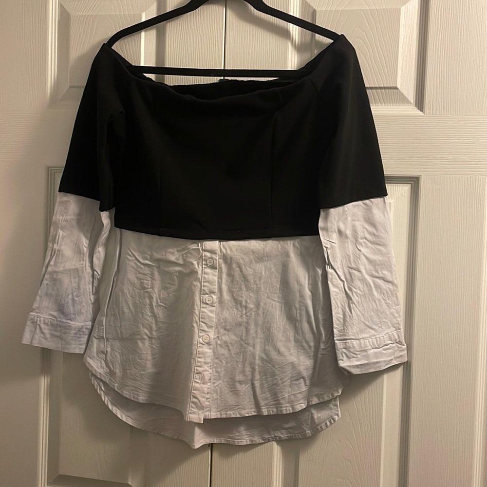 Off the shoulder attached 2 tone blouse super cute size large  black n white
